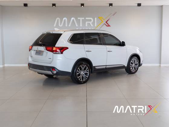 MITSUBISHI OUTLANDER 2.2 4X4 16V DIESEL 4P AUTOMÁTICO